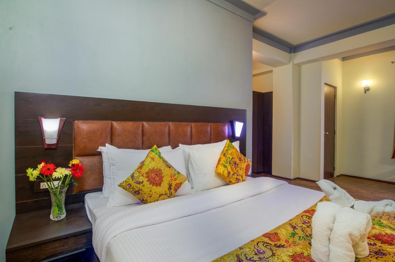Muscatel Grand Silkroute - 300 Mts From Mg Marg 강토크 외부 사진